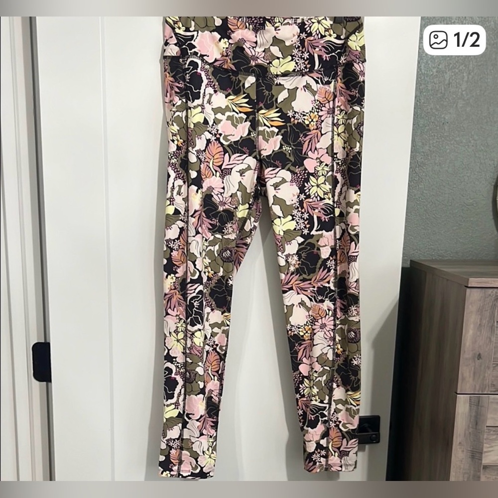Free People Floral Print Leggings Black Stretchy Full-Length. NWT